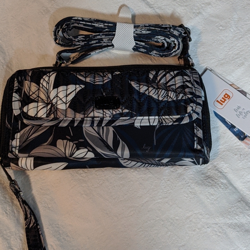 NWT Lug Kickflip 3 Convertible Wallet